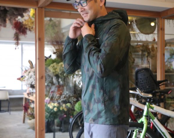 patagonia/パタゴニアのメンズ・フーディニ・ジャケットは落ち着いた