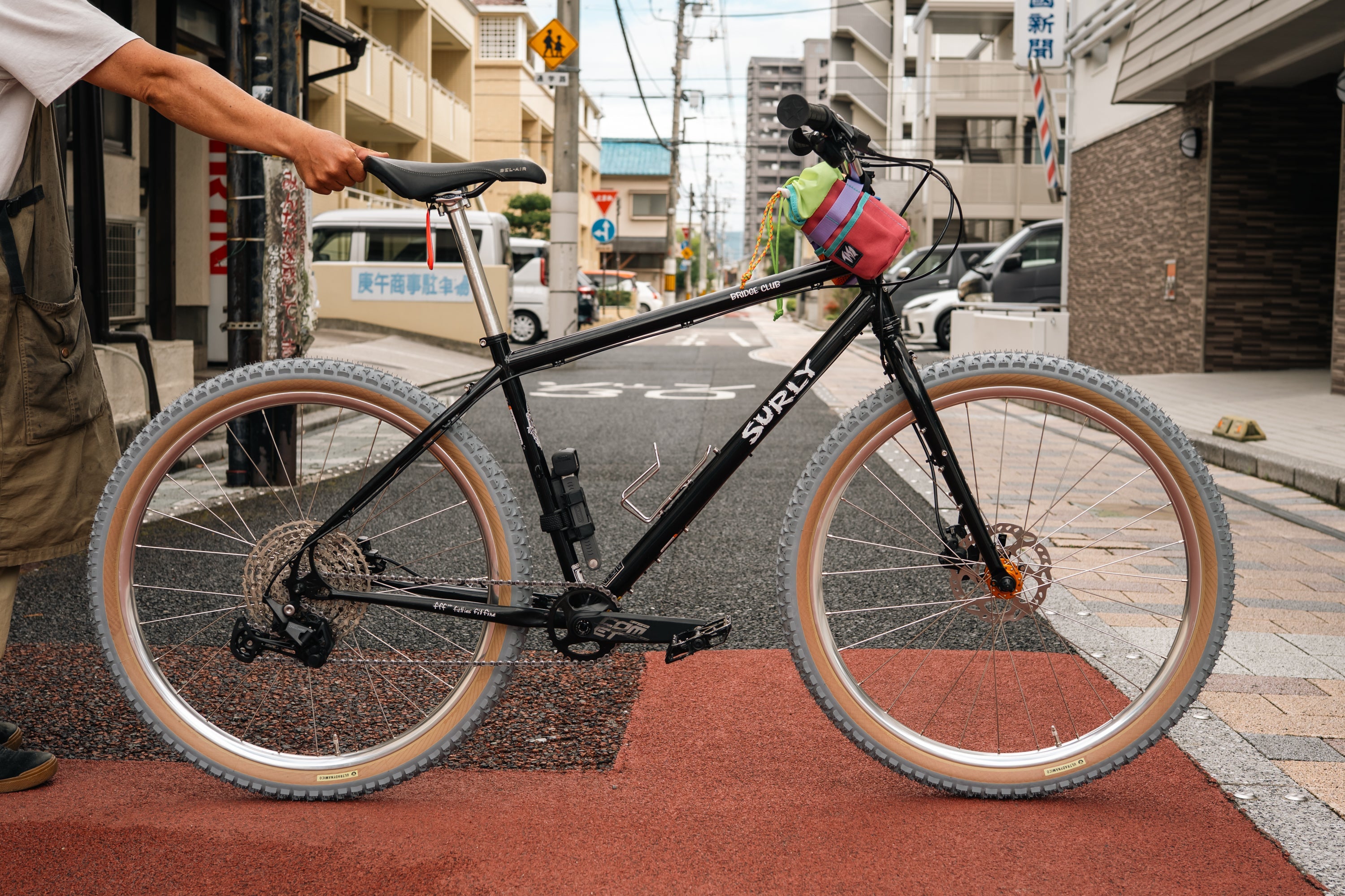 ワックSURLY ブリッジクラブ完成車外し ホイール 前後セット 完成車にカスタム感を出すには｜シルバーパーツと手組みホイール