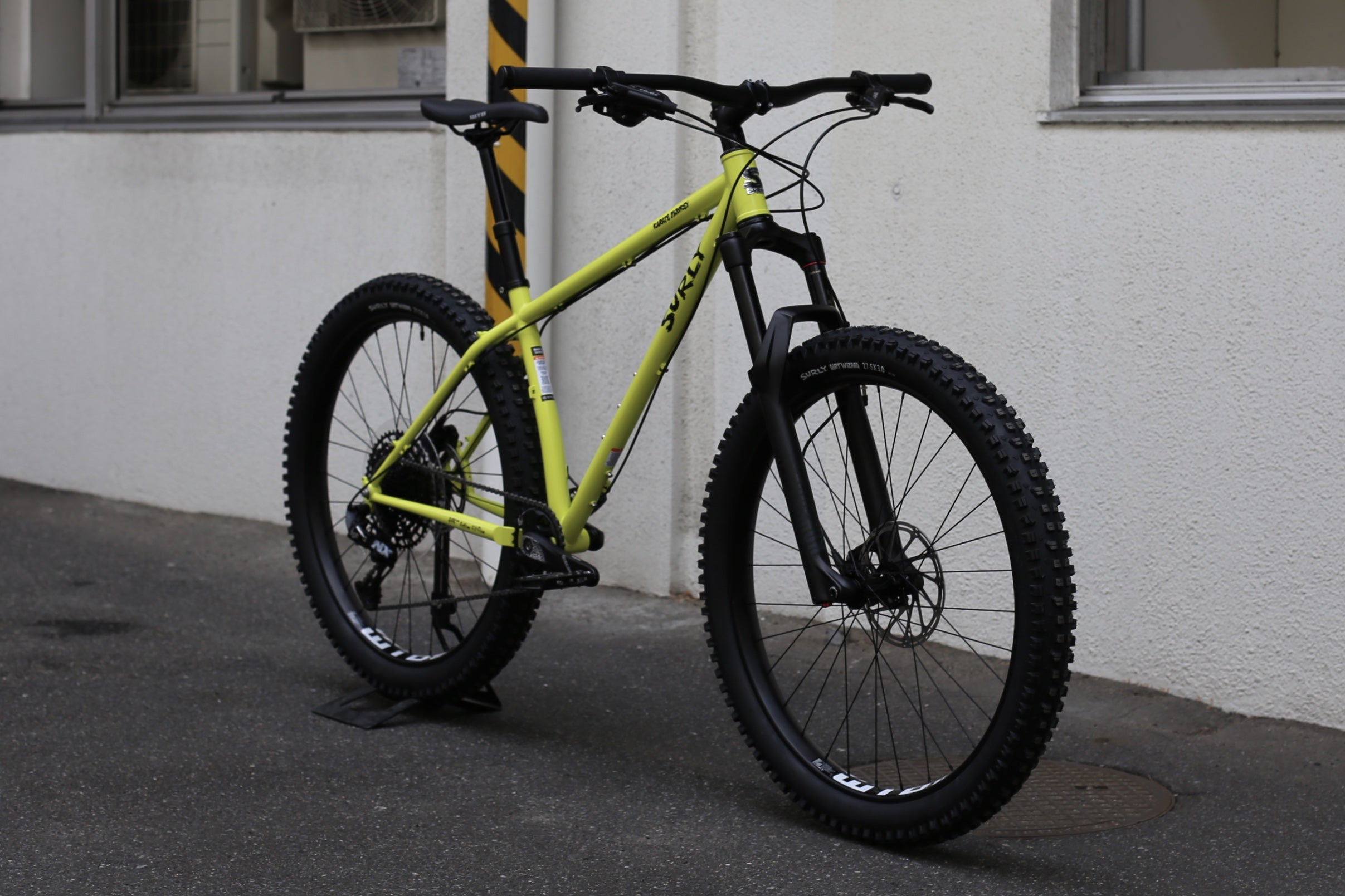 サーリー カラテモンキー Sサイズ チューブレス29erドロッパーシートポスト カラテモンキー限定車！サスペンション付き！ドロッパーシートポスト
