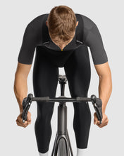 Load image into Gallery viewer, ASSOS MILLE GT Spring Fall Bib Tights S11 Black Series 着用・正面