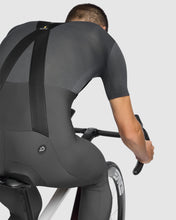 画像をギャラリービューアに読み込む, ASSOS MILLE GT Spring Fall Bib Tights S11 Robust Grey 着用