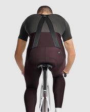 Load image into Gallery viewer, ASSOS MILLE GT Spring Fall Bib Tights S11 Mulberry Brown 着用・背面
