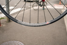 画像をギャラリービューアに読み込む, Velocity Blunt SS 27.5インチリムのロゴとリム表面