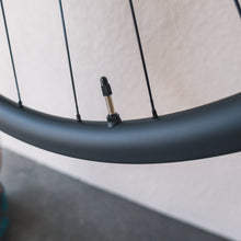 画像をギャラリービューアに読み込む, SHIMANO GRX WH-RX880-TL カーボンホイールセット チューブレス シマノ(Shimano)の商品画像(写真3)