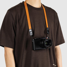 Load image into Gallery viewer, Peak Design Form Leather Camera Strap Neck Amber|ピークデザイン フォームレザー ネック アンバー