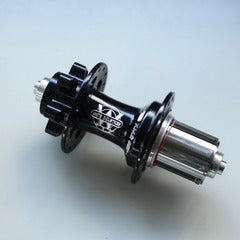 魔*進様 White industries ハブ　MAXXIS ホイール　26 WHITE INDUSTRIES リアハブ XMR [ブラック] シマノ ホワイト