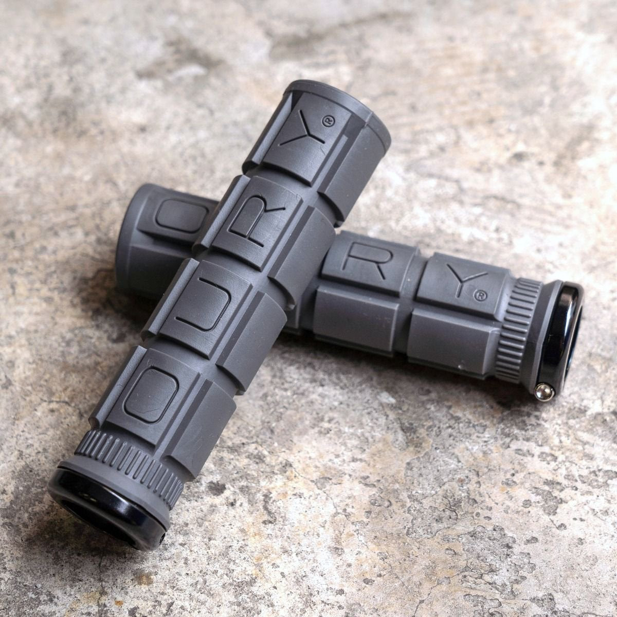 OURY single-sided lock-on V2 grip オーリー – Grumpy Bike Shop