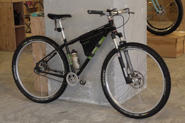 Salsa Cycles / El Mariachi