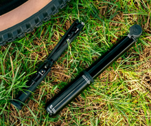 Load image into Gallery viewer, Wolftooth EnCase Pump 85cc with Hex Bit Wrench Multi-Tool &amp; Chain + Tire Plug Multi-Tool  ウルフトゥース ハンドポンプ マルチツール（Wolf Tooth）の商品画像（写真2）
