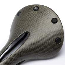 Load image into Gallery viewer, BROOKS C17 CARVED MUD GREEN ディテール
