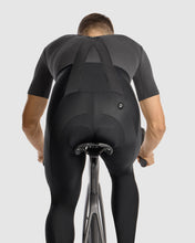 Load image into Gallery viewer, ASSOS MILLE GT Spring Fall Bib Tights S11 Black Series 着用・背面
