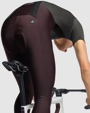 Load image into Gallery viewer, ASSOS MILLE GT Spring Fall Bib Tights S11 Mulberry Brown 着用・パッド／背面ディテール
