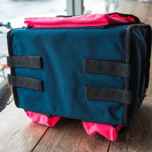 画像をギャラリービューアに読み込む, *SWIFT INDUSTRIES* custom peregrine randonneur bag 12L (navy/hotpink)
