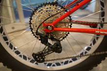 Load image into Gallery viewer, Surly ice cream truck Sサイズ リペイント済み（Surly）の商品画像（写真1）
