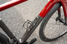 Load image into Gallery viewer, ENVE MeleeのダウンチューブとIconic Redのツートンカラー｜サイズ52
