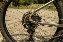 Load image into Gallery viewer, 【予約受付中／10月上旬発売予定】Un Authorized 16apm アルミハードテールMTB 完成車
