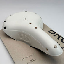 Load image into Gallery viewer, BROOKS B17 STANDARD WHITE ホワイトレザーサドル全体（3/4上面・CHAMPION STANDARD刻印）｜ブルックス
