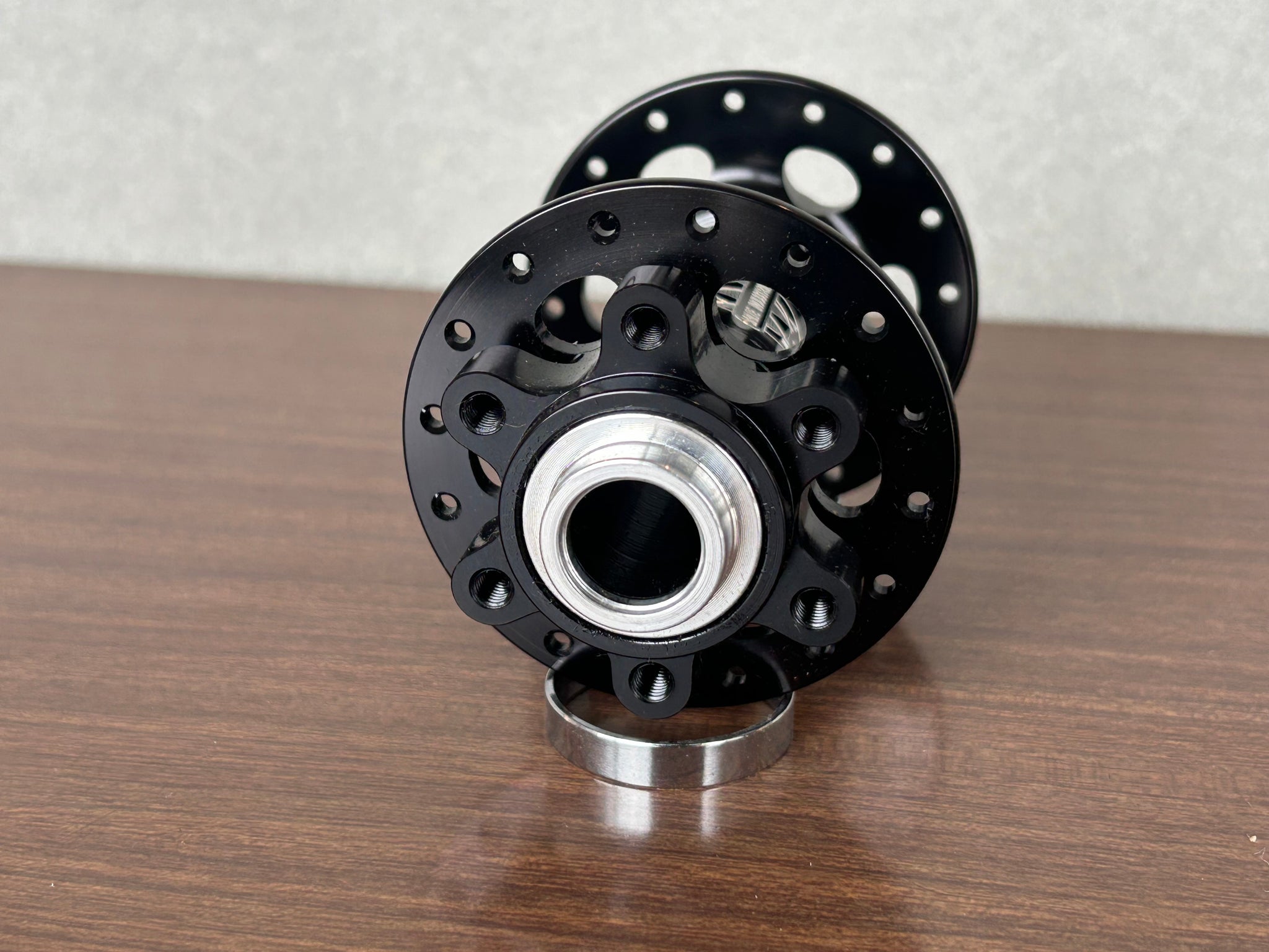 WHITE INDUSTRIES Front Hub XMR BOOST 110x15mm 32H Black – Grumpy