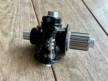 Load image into Gallery viewer, WHITE INDUSTRIES ハブ前後セット
