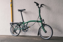Load image into Gallery viewer, BROMPTON C Line Explore 12-speed (M handlebar, with rack) Racing Green Brompton
