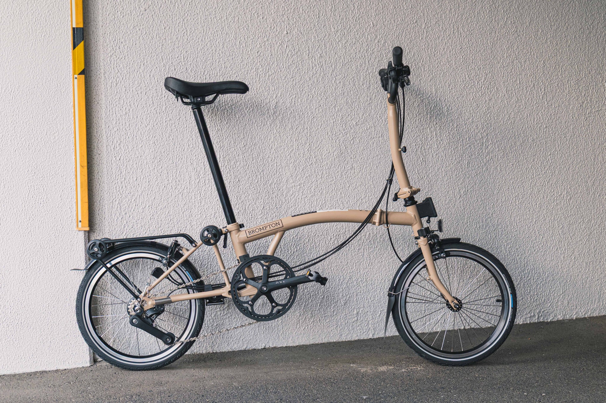 【最終値下げ】BROMPTON ベージュ BROMPTON C Line Explore 12spd (Mハンドル、ラック有り) サンド