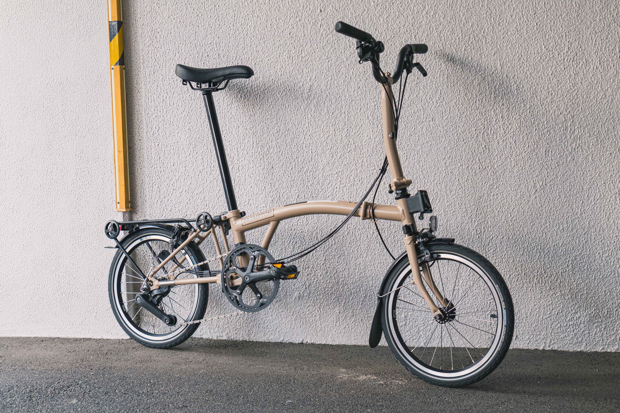 BROMPTON C Line Explore 12spd (Mハンドル、ラック有り) サンド