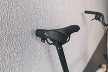 Load image into Gallery viewer, BROMPTON C Line Explore 12spd (Mハンドル、ラック有り) サンドベージュ ブロンプトン（Brompton）の商品画像（写真2）
