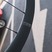 画像をギャラリービューアに読み込む, SHIMANO GRX WH-RX880-TL カーボンホイールセット チューブレス シマノ（Shimano）の商品画像（写真10）
