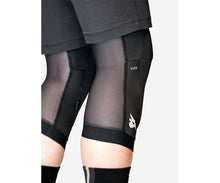 Load image into Gallery viewer, Bluegrass AURA KNEE ニーガード
