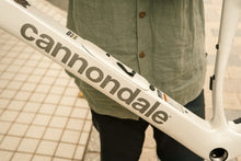 画像をギャラリービューアに読み込む, Cannondale Synapse ダウンチューブ左側デカールの剥がれ
