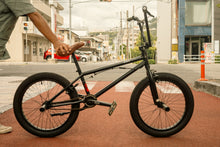 画像をギャラリービューアに読み込む, 中古 HARO BMX 街乗りカスタム 車体全体
