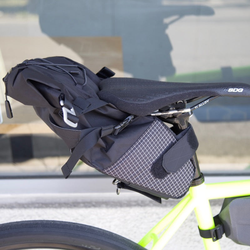 サドルバッグ APIDURA バイクパッキング 防水 – タグ 