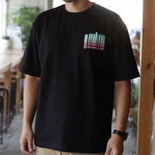Load image into Gallery viewer, Chari&amp;Co DROPPING LOGO TE
