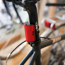 Load image into Gallery viewer, knog MID COBBER ミッドーコバー フラッシングライト ノグ（Knog）の商品画像（写真3）
